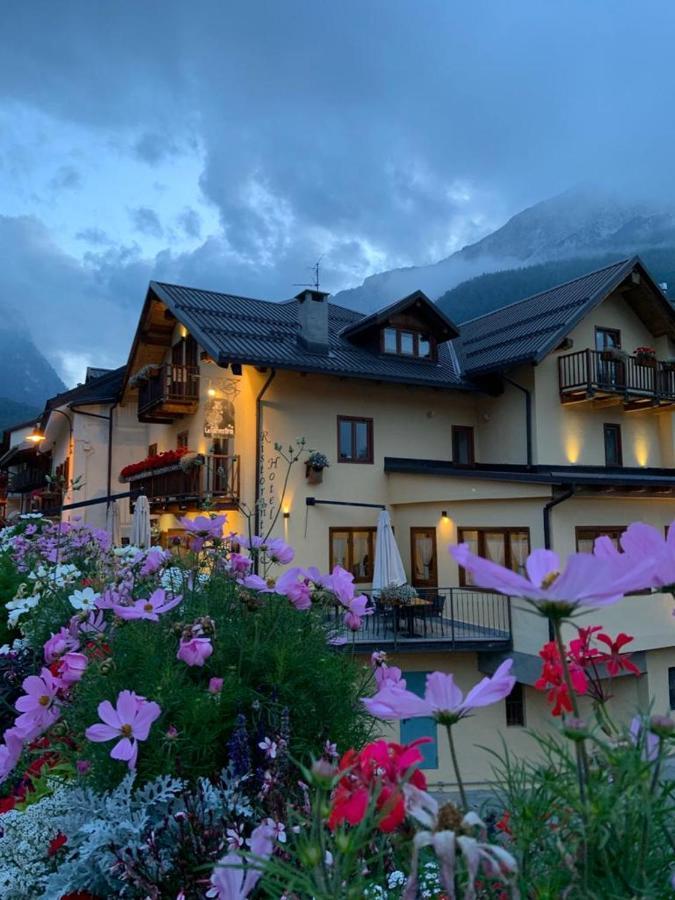 Hotel La Ginestra Cesana Torinese Exterior photo